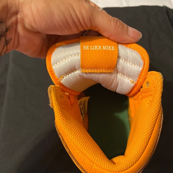 Nike Air Jordan Orange Gatorade 1 Retro sneakers - Picture 6 of 8